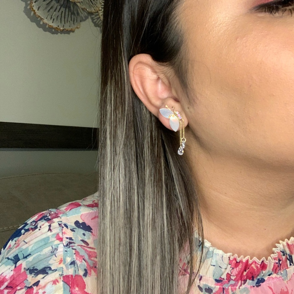 Needle style shell butterfly tassel earrings - Picture 3 of 12
